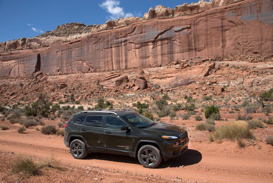 Jeep Cherokee 75th Anniversary 2016 года  (фото 3 из 5)